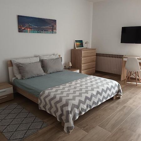 Studio Apartman Dori 普拉 外观 照片