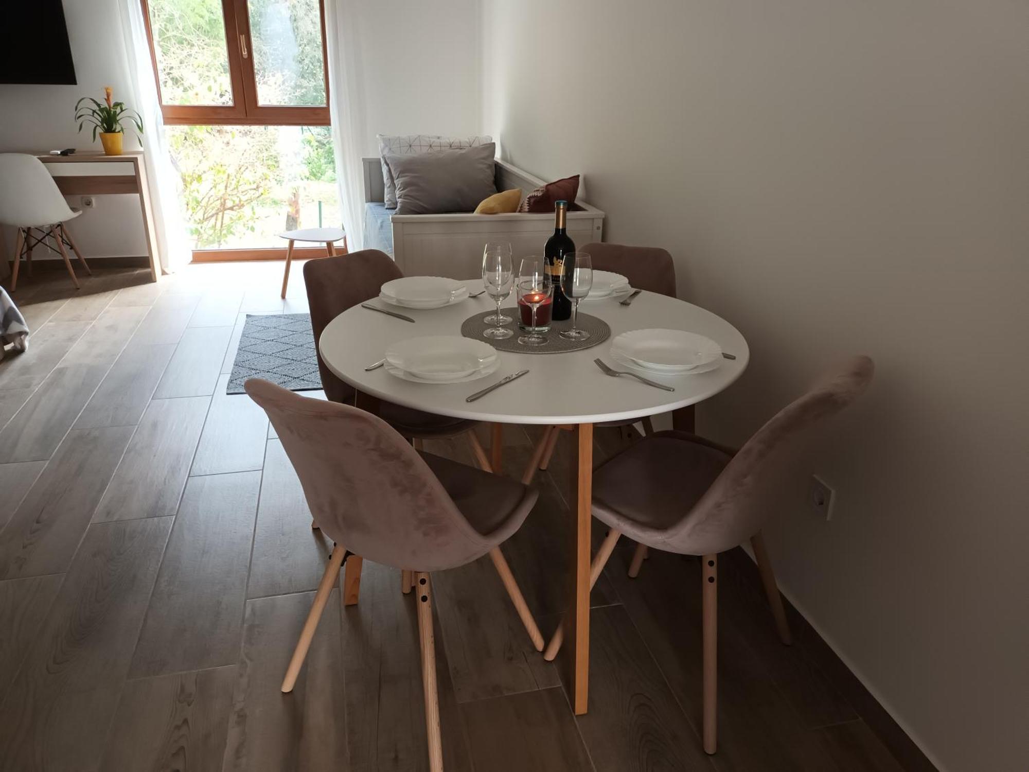 Studio Apartman Dori 普拉 外观 照片