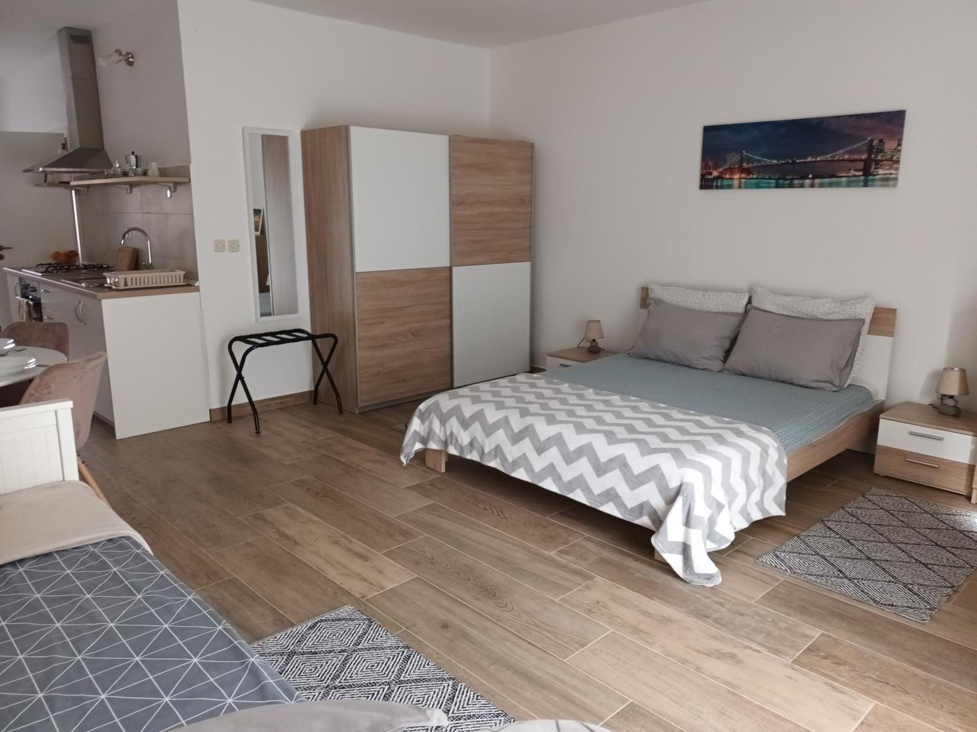 Studio Apartman Dori 普拉 外观 照片