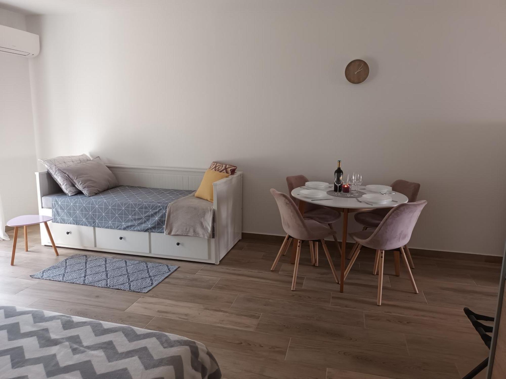 Studio Apartman Dori 普拉 外观 照片